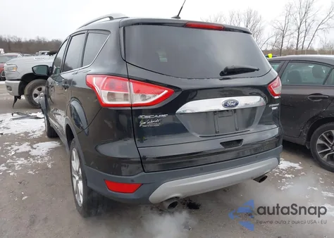 2015 Ford Escape Titanium z USA, uszkodzony, nr VIN 1FMCU9JX8FUC00252